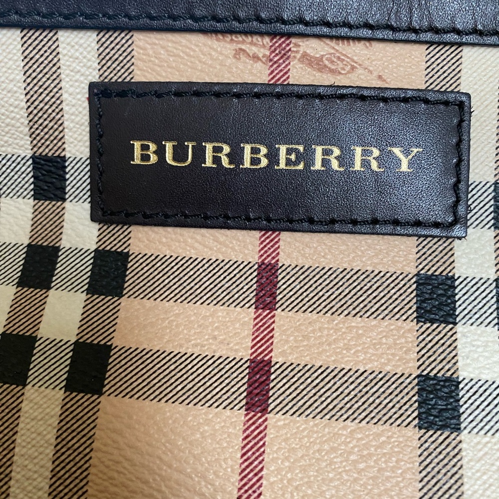 Burberry authentic Nova Check Zip Pouch with Black Trim - Picture 6 of 7